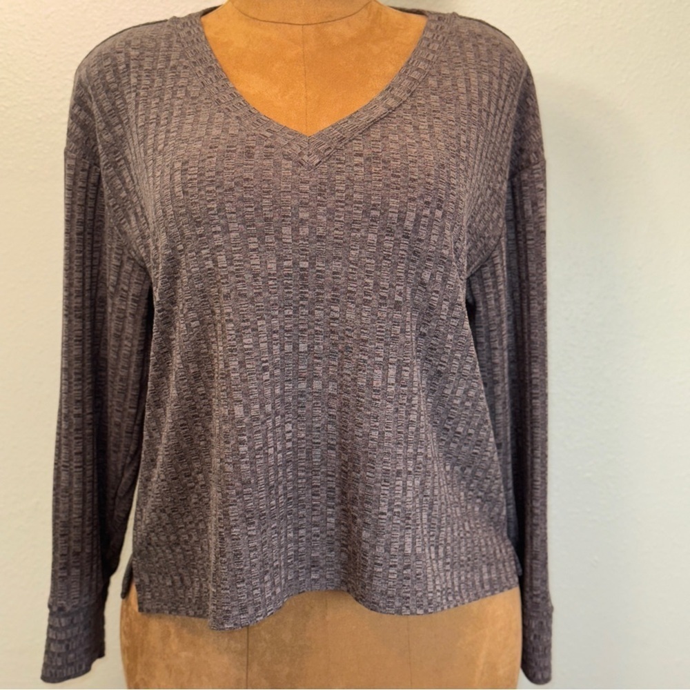 Vince Camuto Textured Long Sleeve Top, Grey, V Neck, Soft, Women’s Sz L ribbed​​
